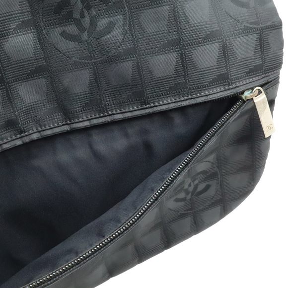 CHANEL Black Shoulder Bag - Picture 9 of 10